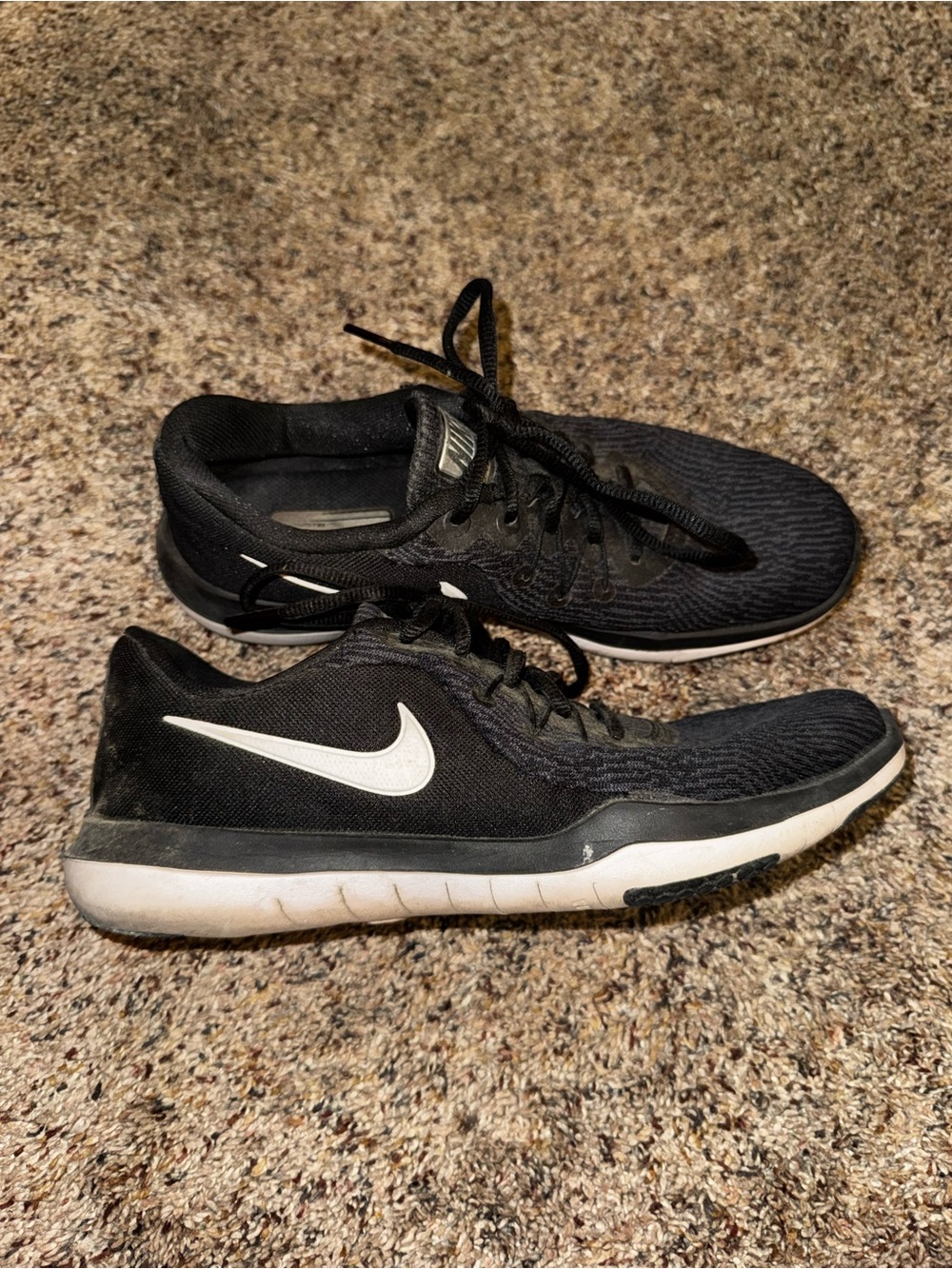 Nike Men's Black and White Athletic Running Shoes